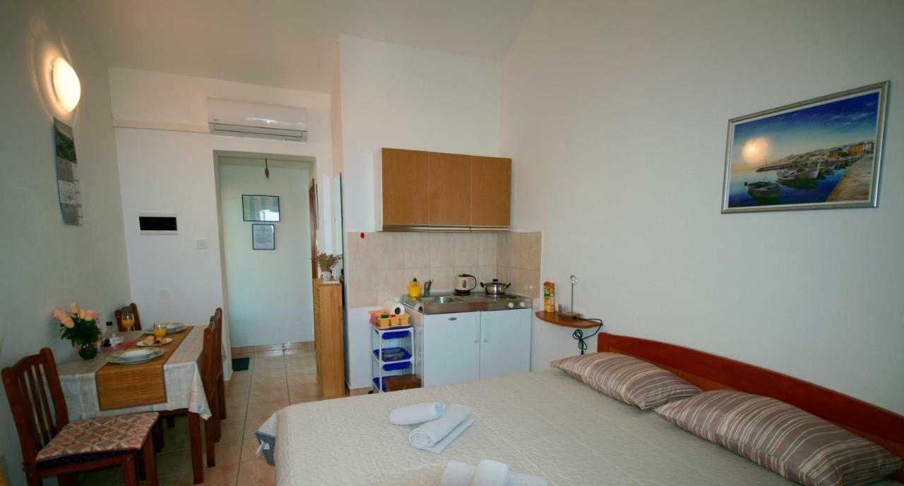 Studio Apartman Stara Baška Exterior foto